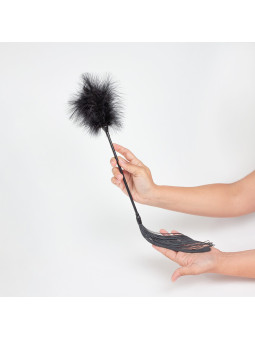 ESPANADOR DE PLUMAS E CHICOTE PRETO SECRET PLAY