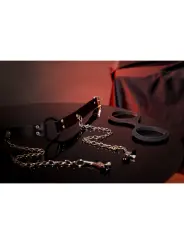 MORDAÇA COM ANEL E PINÇAS PARA OS MAMILOS PRETA OUCH!