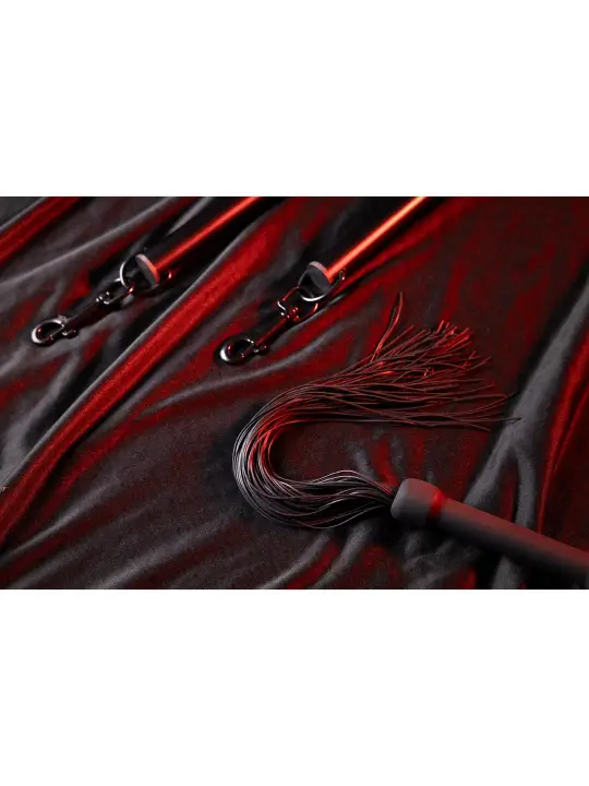 CHICOTE EM SILICONE PRETO OUCH!